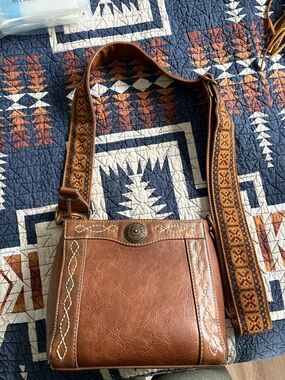 Blazin Roxx Brown Leather Crossbody with Embroidered Strap